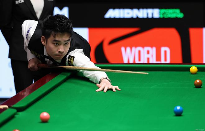 马刺半场4人得分上双，命中11记三分领先鹈鹕20分