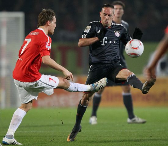 主帅佩齐亚 主帅佩齐亚