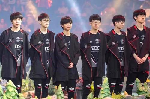 雄鹿的战术 雄鹿的战术